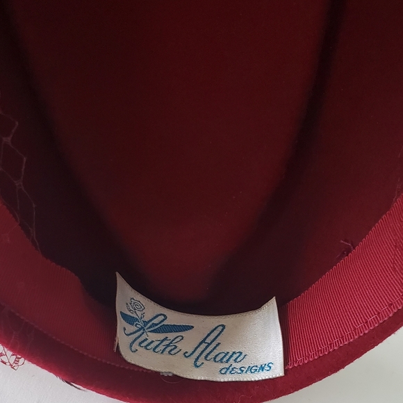 Vintage Burgundy 100% Wool Felt Hat By Ruth Alan - Picture 5 of 7